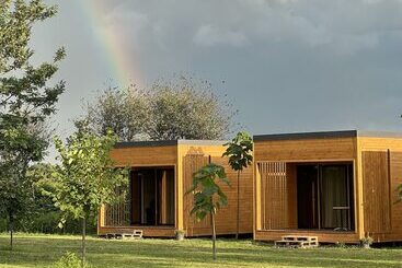 تختخواب و صبحانه Chubini Winery & Cabins
