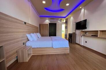 هتل Aasna Inn