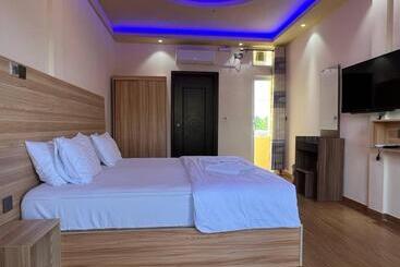 هتل Aasna Inn