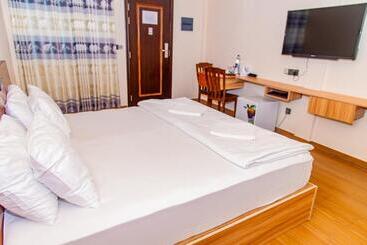 هتل Aasna Inn