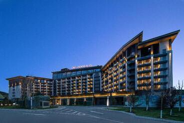هتل Crowne Plaza Chongli Resort, An Ihg