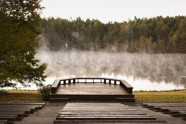هتل Kanuga Inn & Lodging