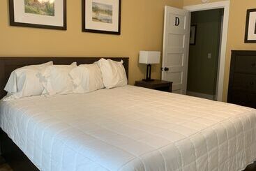هتل Kanuga Inn & Lodging