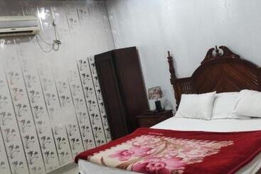 هتل Shelton Palace