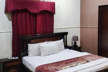 هتل Shelton Palace