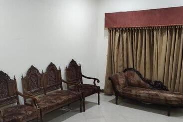 هتل Shelton Palace