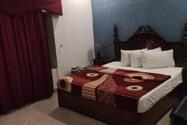 هتل Shelton Palace
