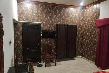 هتل Shelton Palace