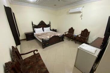هتل Shelton Palace