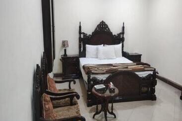 هتل Shelton Palace