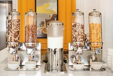 هتل The Basilian Minsk, Curio Collection By Hilton