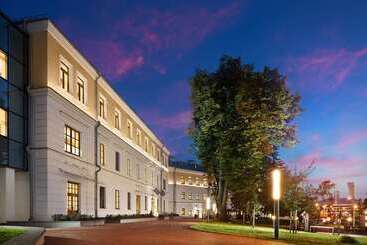 هتل The Basilian Minsk, Curio Collection By Hilton