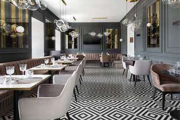 هتل The Basilian Minsk, Curio Collection By Hilton