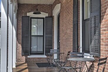 هاستل The Burrell House
