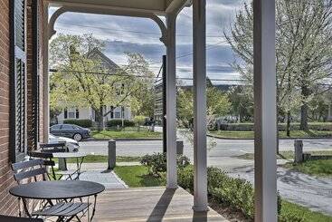 هاستل The Burrell House