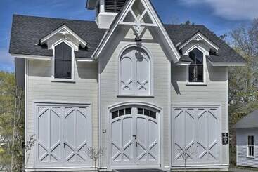 هاستل The Burrell House