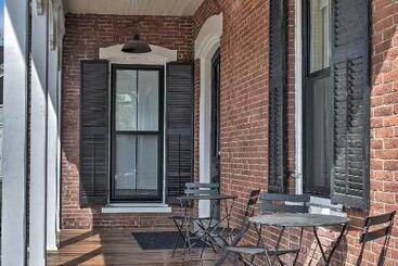 هاستل The Burrell House