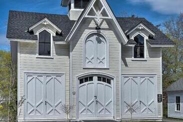 هاستل The Burrell House
