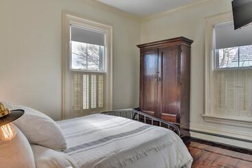 هاستل The Burrell House