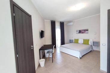 تختخواب و صبحانه Cristian Rooms
