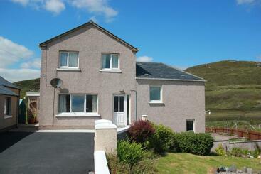 تختخواب و صبحانه 73 Westend, Balallan, Isle Of Lewis