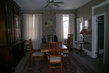 پانسیون Elsie J S Historic House