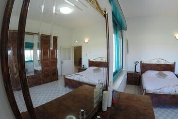 تختخواب و صبحانه Auberg Inn Guesthouse