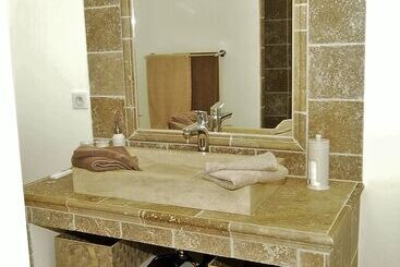تختخواب و صبحانه Domaine Le Mas Sans Soucis