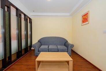 هتل Home Inn Chongqing Lianglukou Station