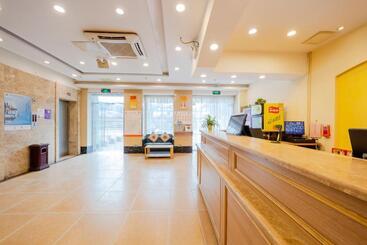 هتل Home Inn Chongqing Lianglukou Station