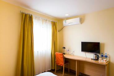 هتل Home Inn Shijiazhuang Zhengding International Small Commodities Market