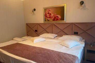 هتل Roser House Boutique   Pe Malul Lacului Colibita