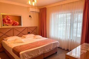 هتل Roser House Boutique   Pe Malul Lacului Colibita