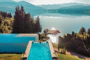 هتل Roser House Boutique   Pe Malul Lacului Colibita