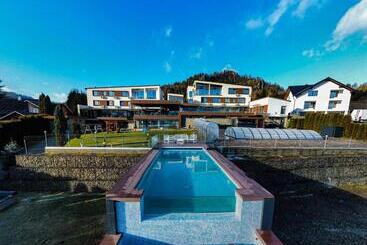هتل Roser House Boutique   Pe Malul Lacului Colibita