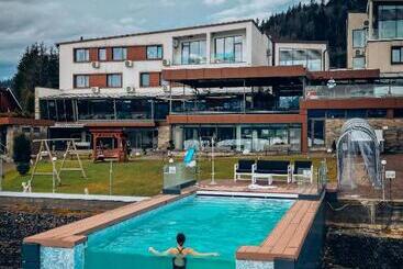 هتل Roser House Boutique   Pe Malul Lacului Colibita
