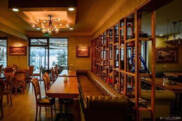 هتل Roser House Boutique   Pe Malul Lacului Colibita