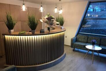 هتل Roser House Boutique   Pe Malul Lacului Colibita