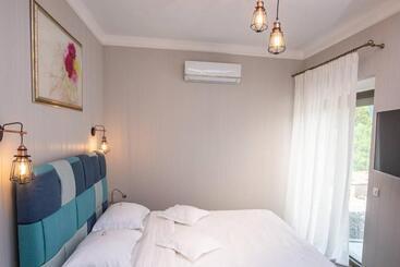 هتل Roser House Boutique   Pe Malul Lacului Colibita