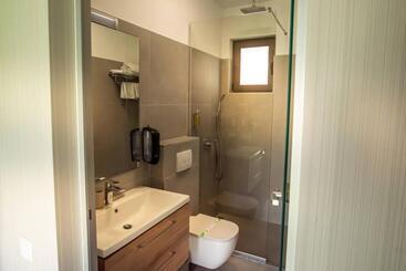 هتل Roser House Boutique   Pe Malul Lacului Colibita