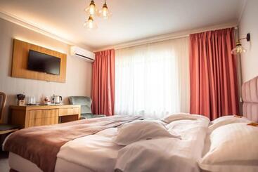 هتل Roser House Boutique   Pe Malul Lacului Colibita