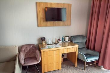 هتل Roser House Boutique   Pe Malul Lacului Colibita