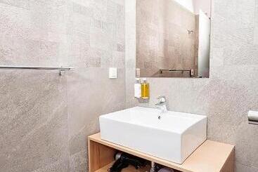 هتل Roser House Boutique   Pe Malul Lacului Colibita