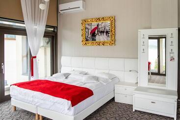 هتل Roser House Boutique   Pe Malul Lacului Colibita