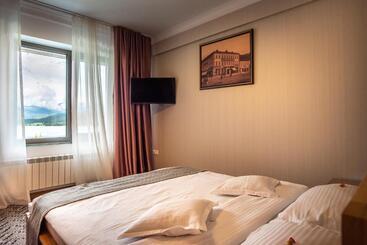 هتل Roser House Boutique Pe Malul Lacului Colibita