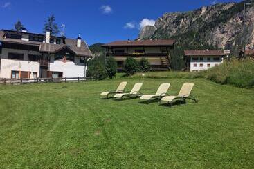 هتل Villa David Dolomites