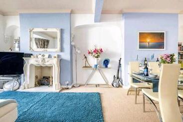 پانسیون The Mews   Less Than 1km To City Centre   Stadium   Castle   10 Min Walk