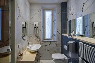 تختخواب و صبحانه Lucca In Azzurro Maison De Charme