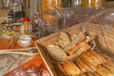تختخواب و صبحانه Lucca In Azzurro Maison De Charme
