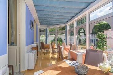 تختخواب و صبحانه Lucca In Azzurro Maison De Charme